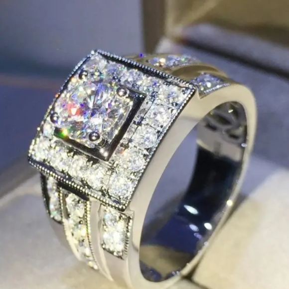 Unisex Diamond stimulated beautiful ring size 8 - Picture 7 of 7